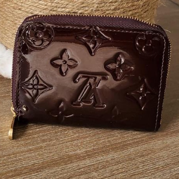 Louis Vuitton Handbags - Authentic Louis Vuitton short zippy wallet Vernis